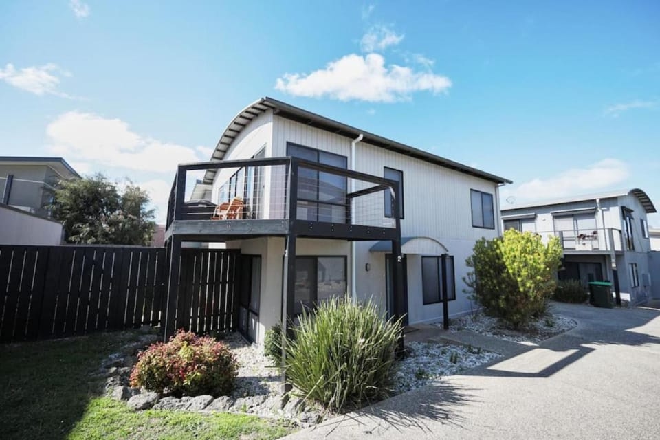 Cowrie Beach Haven- 600 meters to beach House in Torquay