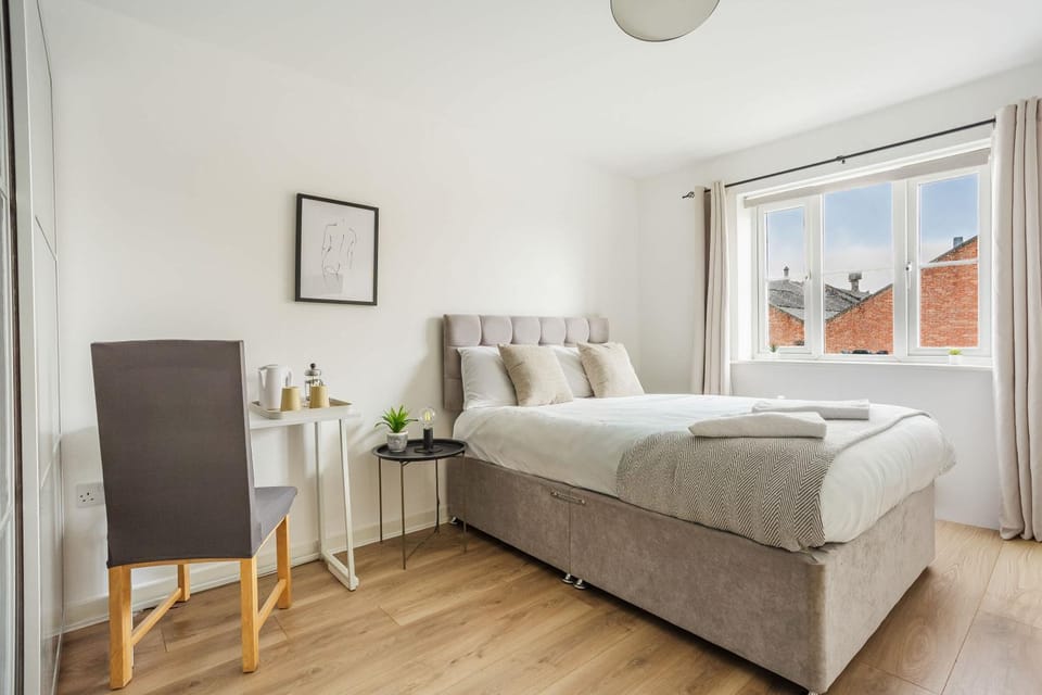 Bed, Photo of the whole room, Bedroom