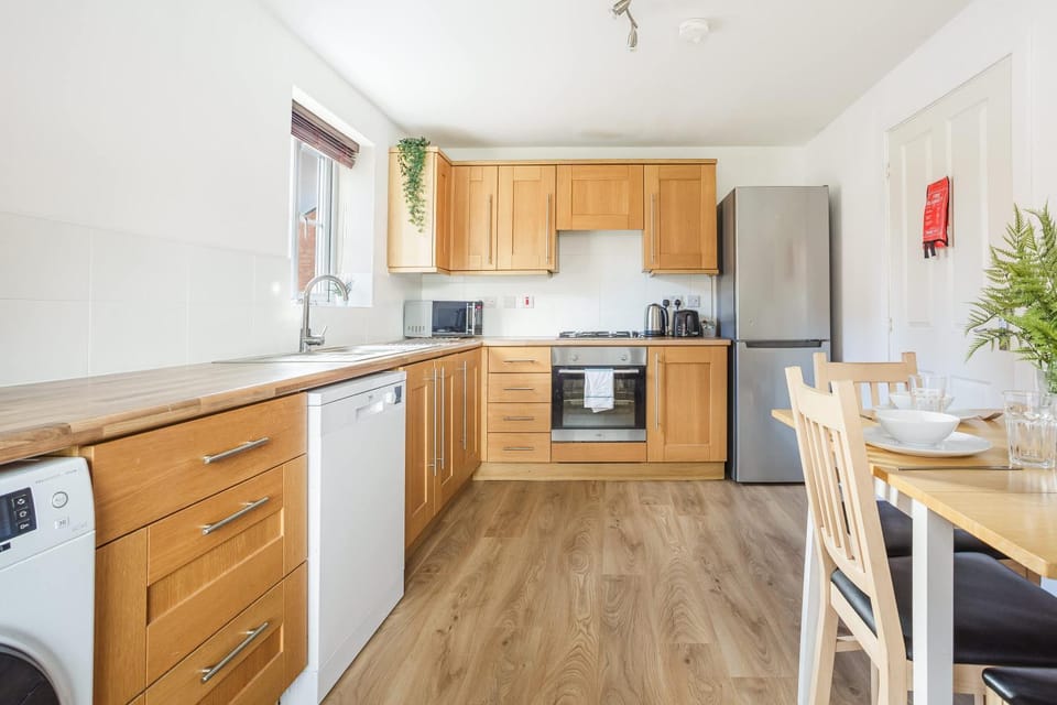 Kitchen or kitchenette, Dining area, dishwasher, oven, pet friendly, stove, toaster