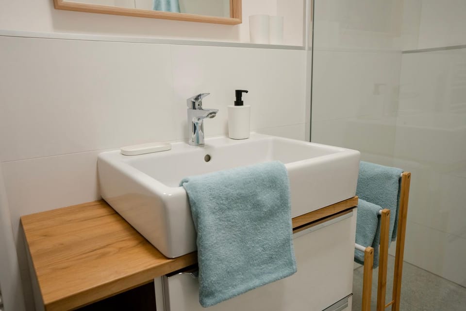 Bathroom, towels