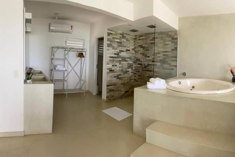 Shower, Hot Tub, Bathroom, Bath, towels