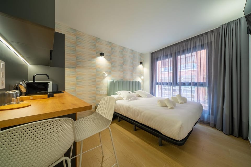 Photo of the whole room, Bedroom, towels