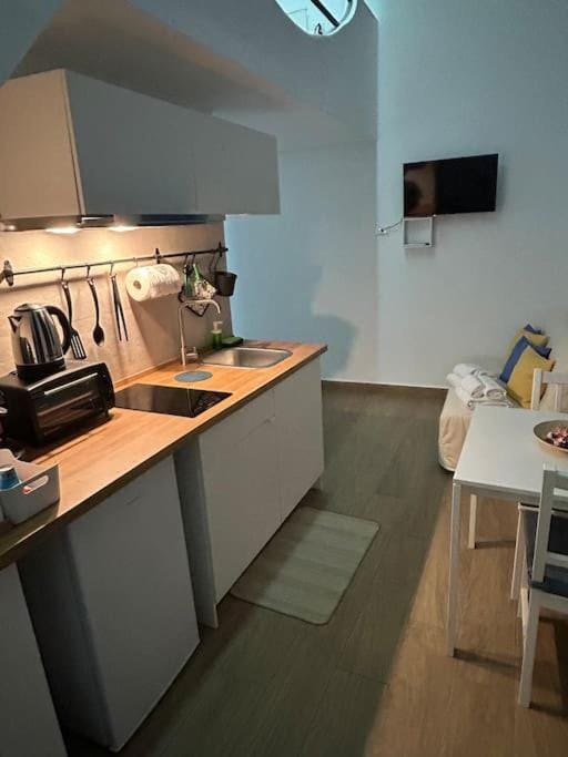 TV and multimedia, Coffee/tea facilities, Kitchen or kitchenette, Dining area, pet friendly, stove