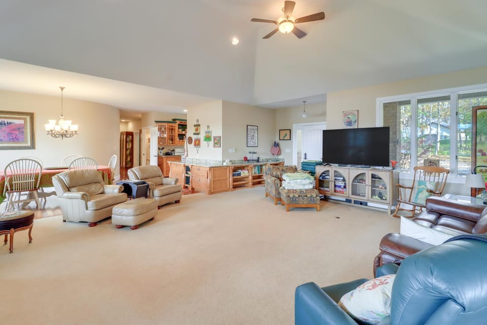 Goose Lake Home 13 Mi to Michigan Intl Speedway House in Ohio