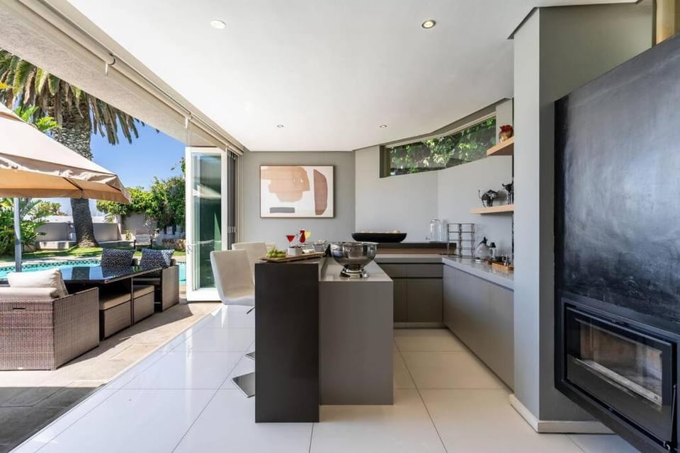 Green Point Grande - Luxury Family villa with pool & views Villa in Cape Town