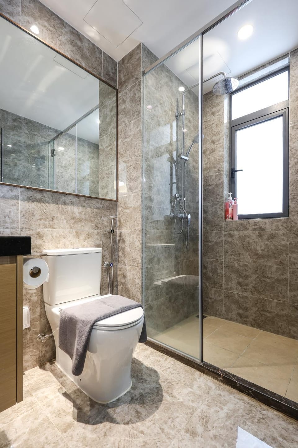 R&F Seine Region Family Suite Seaview 4BR 10-15pax Near R&F Mall CIQ Apartment in Johor Bahru