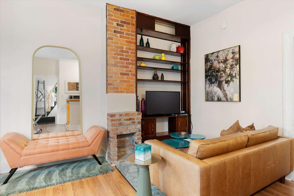 Chic 1-BR Loft Nestled Between Dupont & Logan Apartment in Arlington
