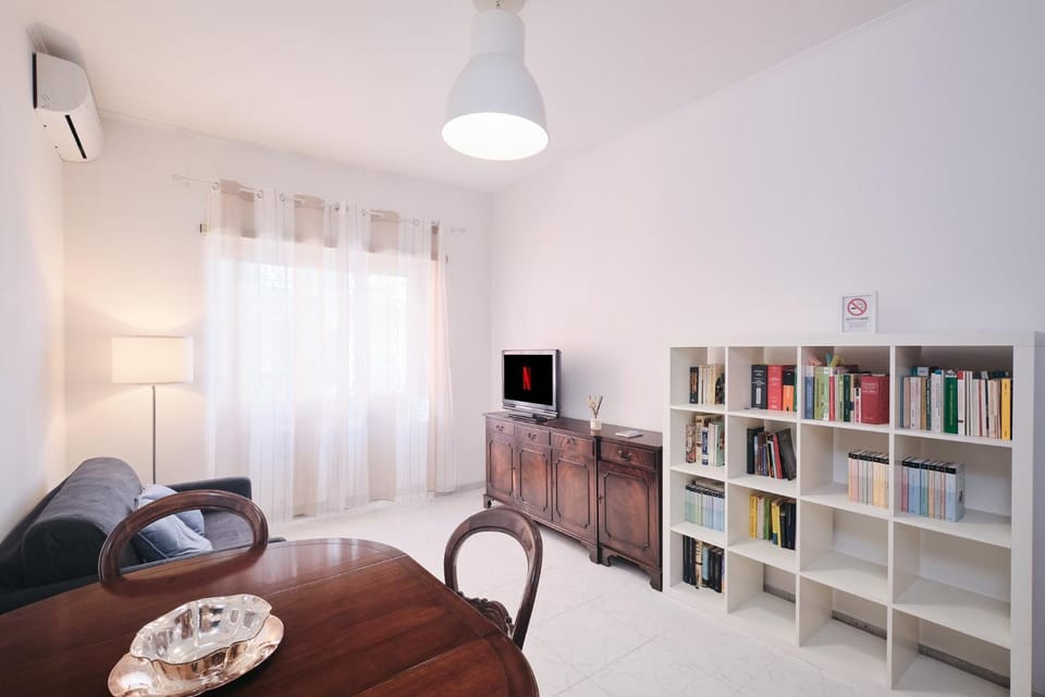 Communal lounge/ TV room, air conditioner