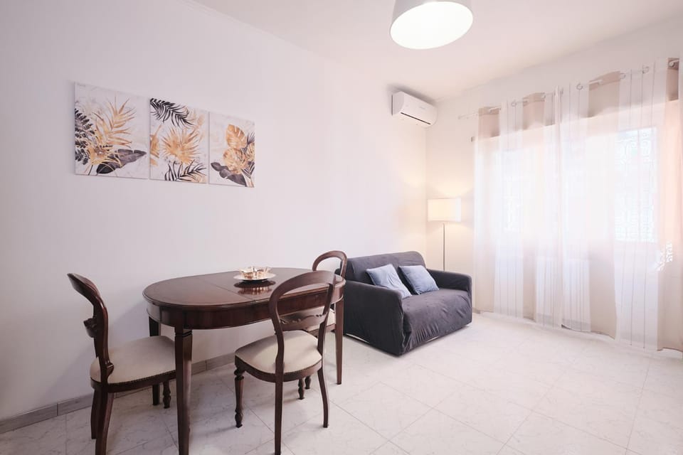 Communal lounge/ TV room, air conditioner