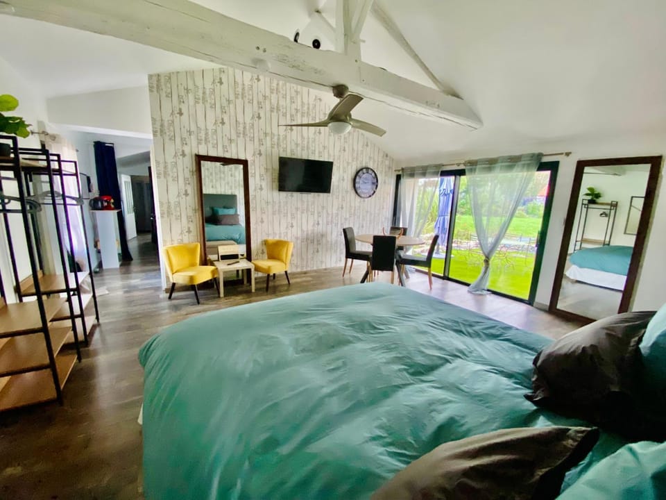 Property building, Living room, Bedroom