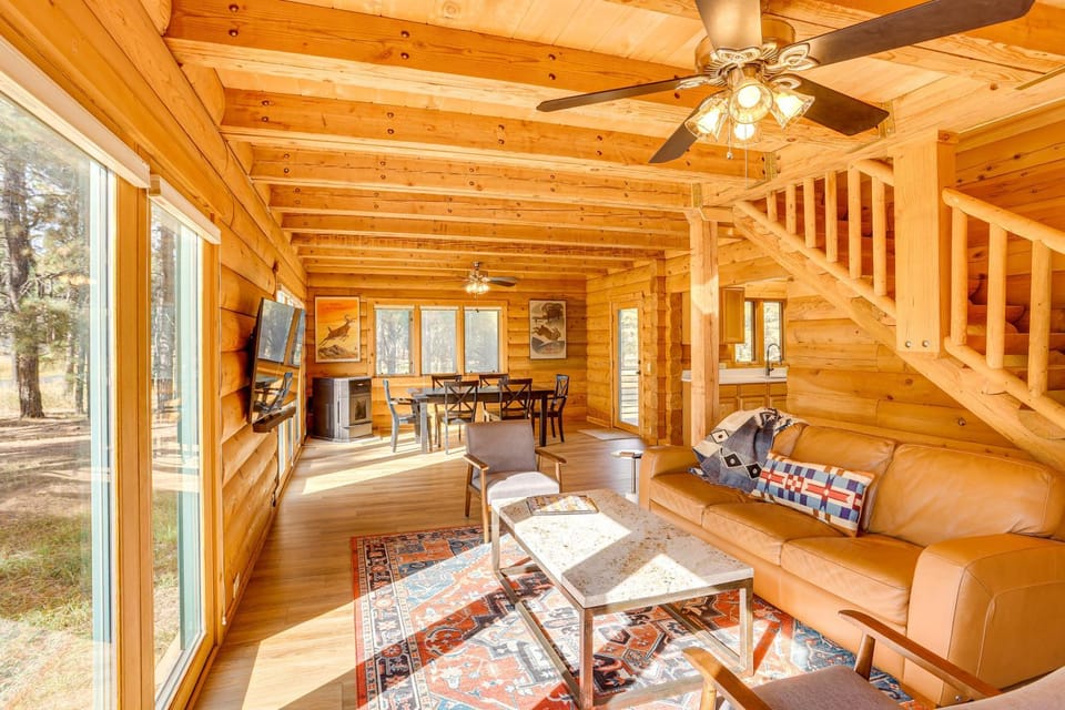 5 Mi to Dwtn: Pagosa Springs Cabin w/ Mtn Views! Cabin in Colorado