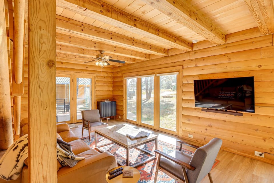 5 Mi to Dwtn: Pagosa Springs Cabin w/ Mtn Views! Cabin in Colorado