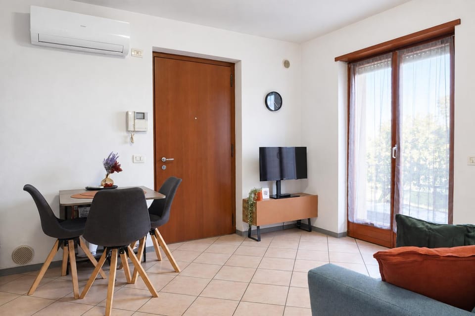 Living room, Decorative detail, Dining area, oven, stove, kitchen
