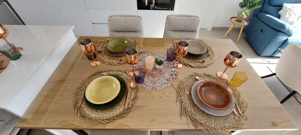 Food and drinks, Dining area, Food