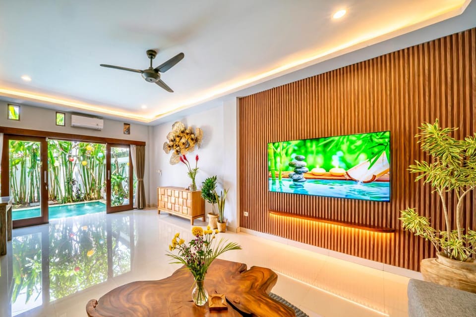 TV and multimedia, Living room, Pool view, Pool view, Swimming pool, Swimming pool