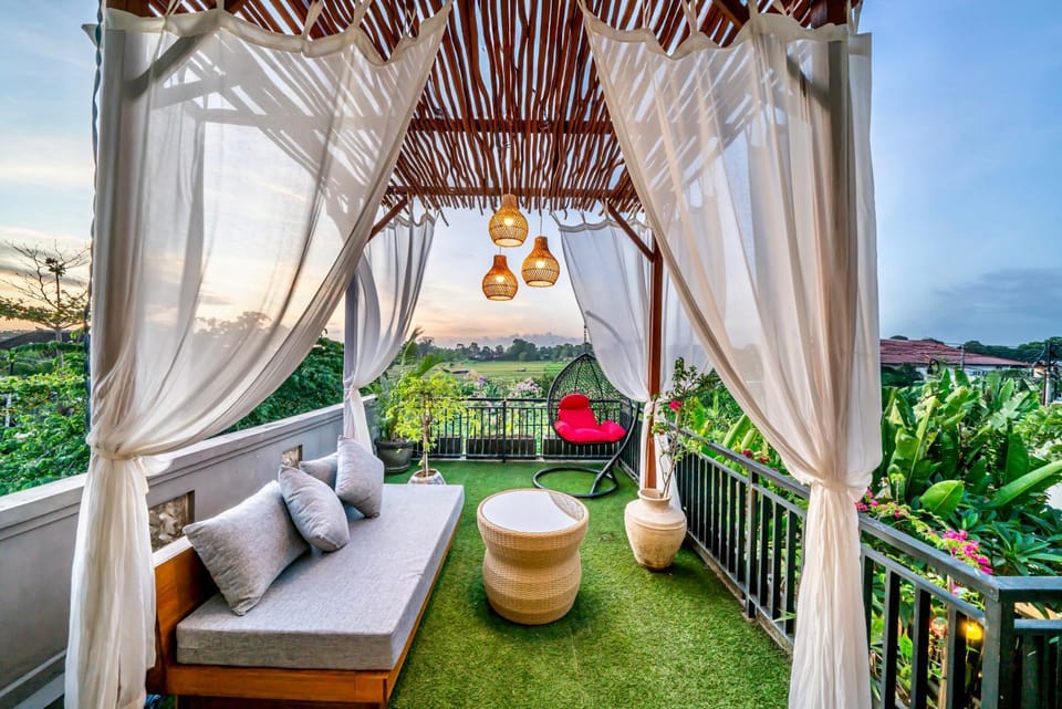 Garden, View (from property/room), Balcony/Terrace, Balcony/Terrace, Lounge or bar, Garden view, Garden view, Mountain view, Entertainment, sunbed, sunbed