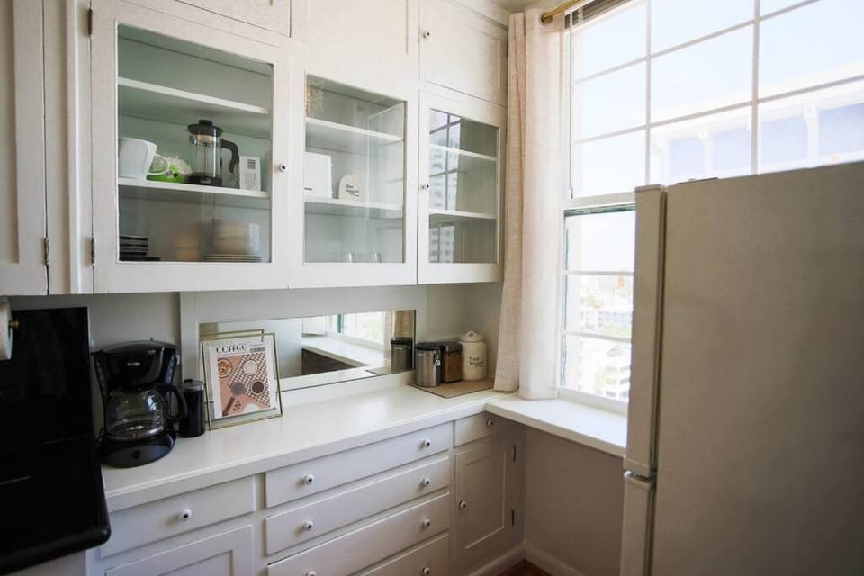 Chambre de Bonne in Downtown Long Beach Apartment in Long Beach