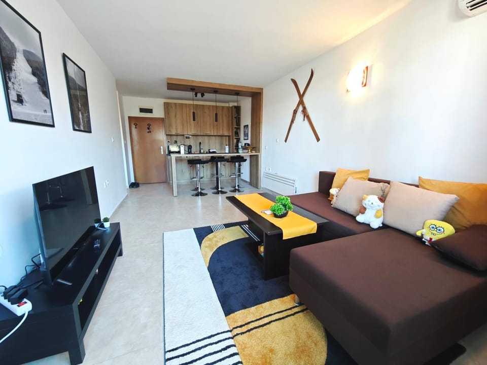 Communal lounge/ TV room, TV and multimedia, Living room, Seating area