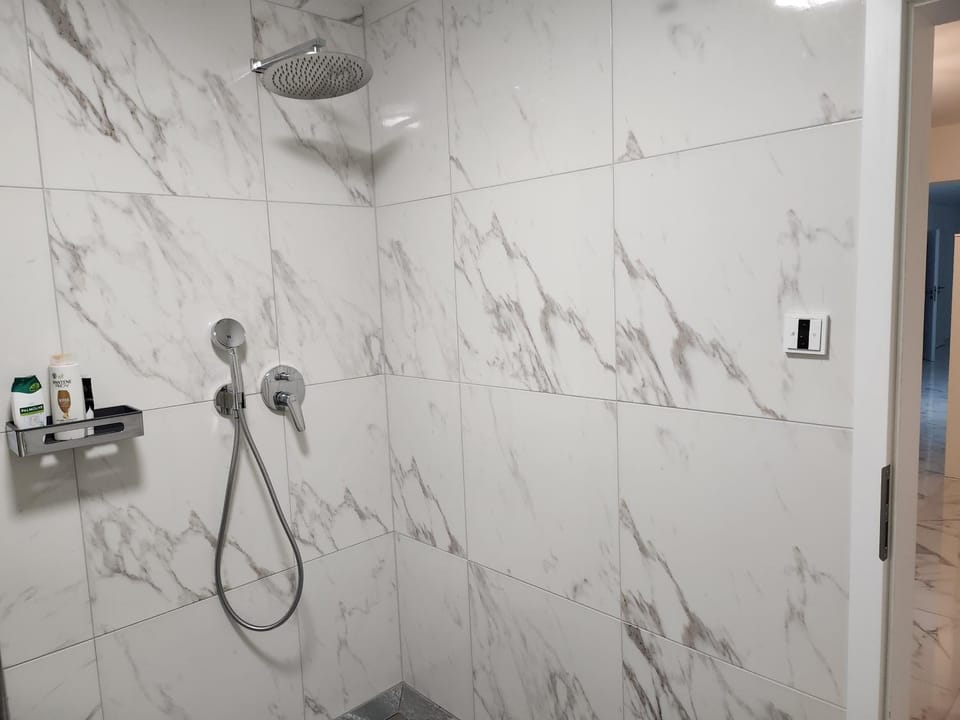 TheLabel Residences Frankfurt - BASEMENT STUDIO, Shared Bathroom Apartment in Hesse