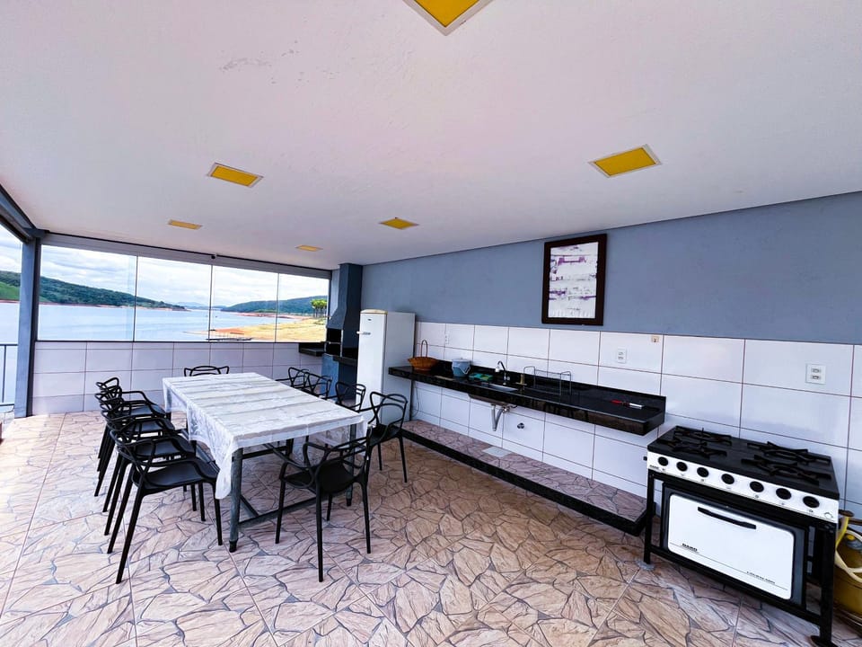 BBQ facilities, BBQ facilities, Kitchen or kitchenette, Dining area, stove