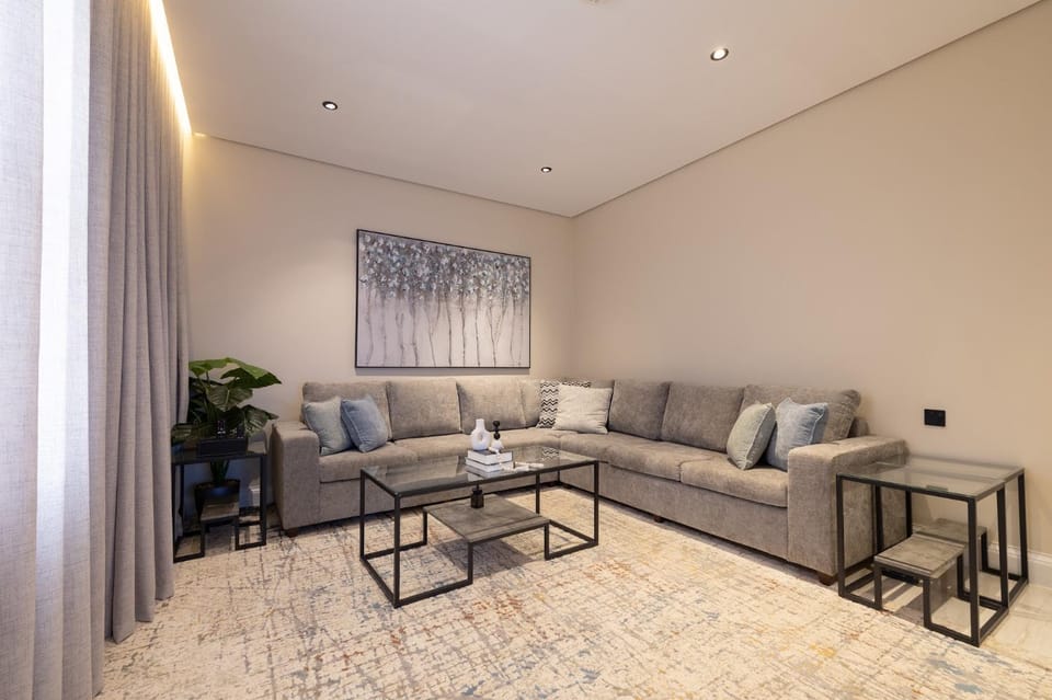 شقه 6 فاخره ثلاث غرف نوم وجلسه خارجيه صغيرة Apartment in Riyadh