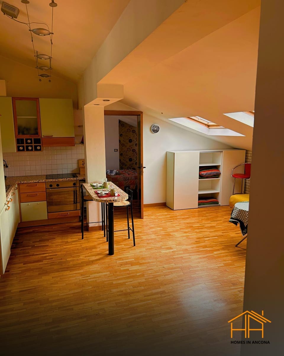 Kitchen or kitchenette, Dining area, minibar, oven, stove