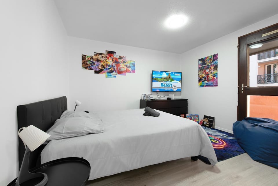 Bed, TV and multimedia, Photo of the whole room, Evening entertainment, Bedroom