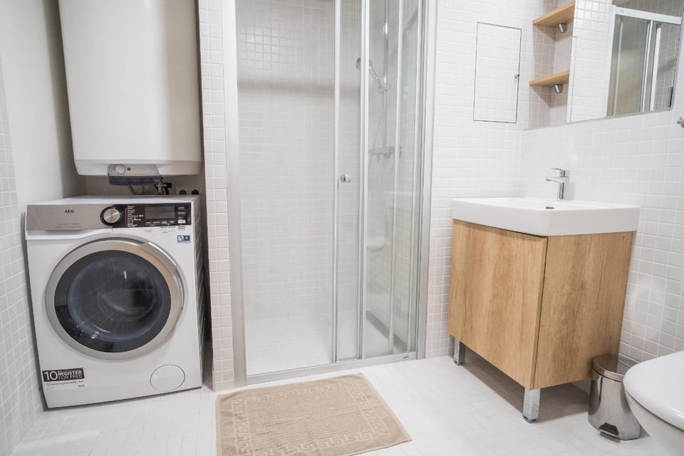 Shower, Bathroom, washing machine, dryer