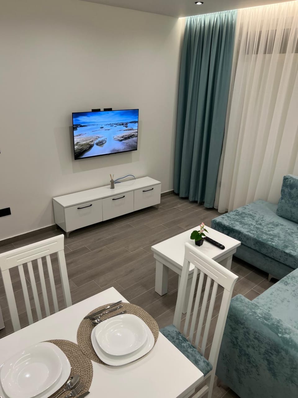 Communal lounge/ TV room, TV and multimedia, Living room, Dining area, Evening entertainment