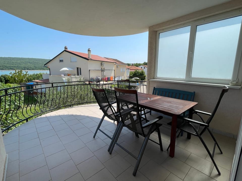 Balcony/Terrace, Dining area, Mountain view