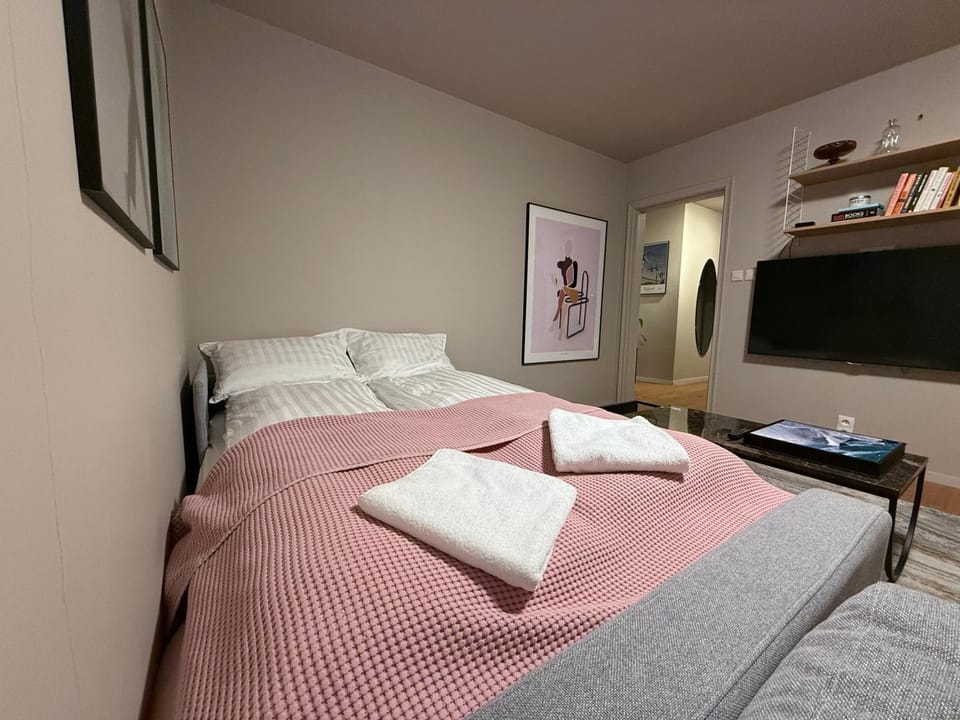 TV and multimedia, Living room, Photo of the whole room, towels