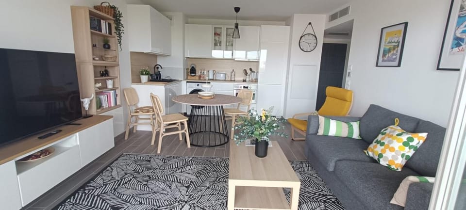 Communal lounge/ TV room, Kitchen or kitchenette