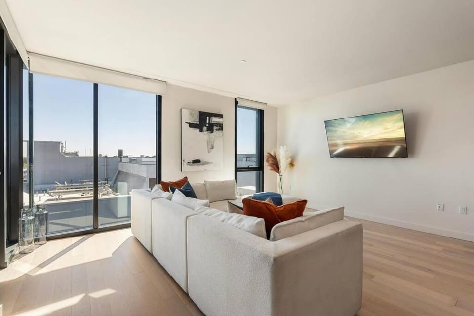 TV and multimedia, Living room, Decorative detail, Seating area, furniture