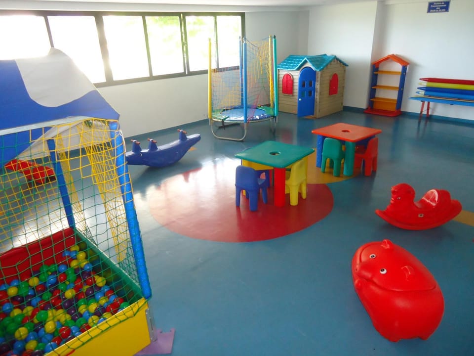 Kids's club, young children