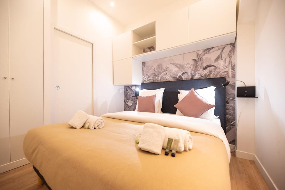 Bed, Bedroom