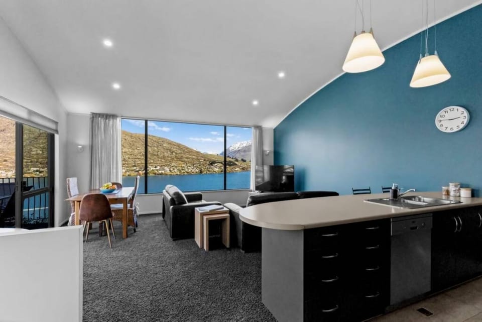 Remarkable View 3 bedroom - lake and mountain views Apartment in Queenstown
