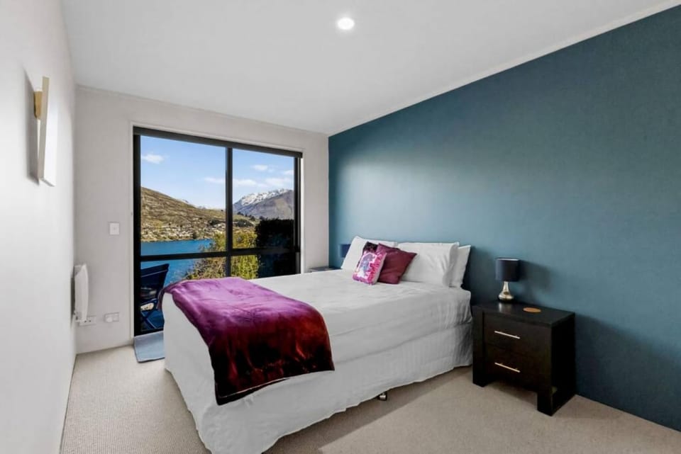 Remarkable View 3 bedroom - lake and mountain views Apartment in Queenstown