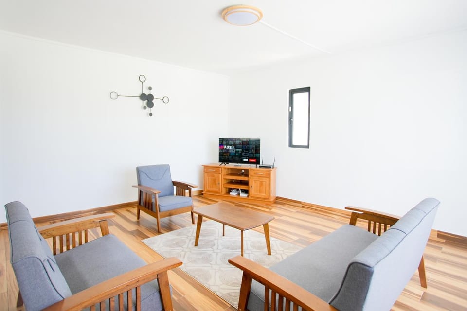 Communal lounge/ TV room, TV and multimedia, Living room, Seating area