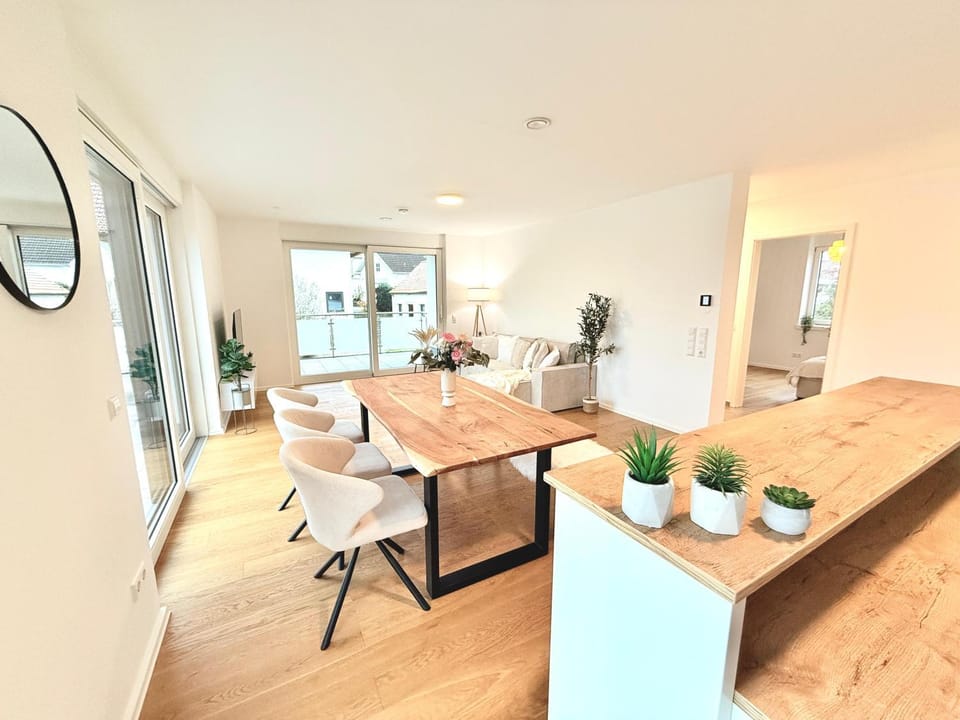 Kitchen or kitchenette, Living room, Seating area, Dining area