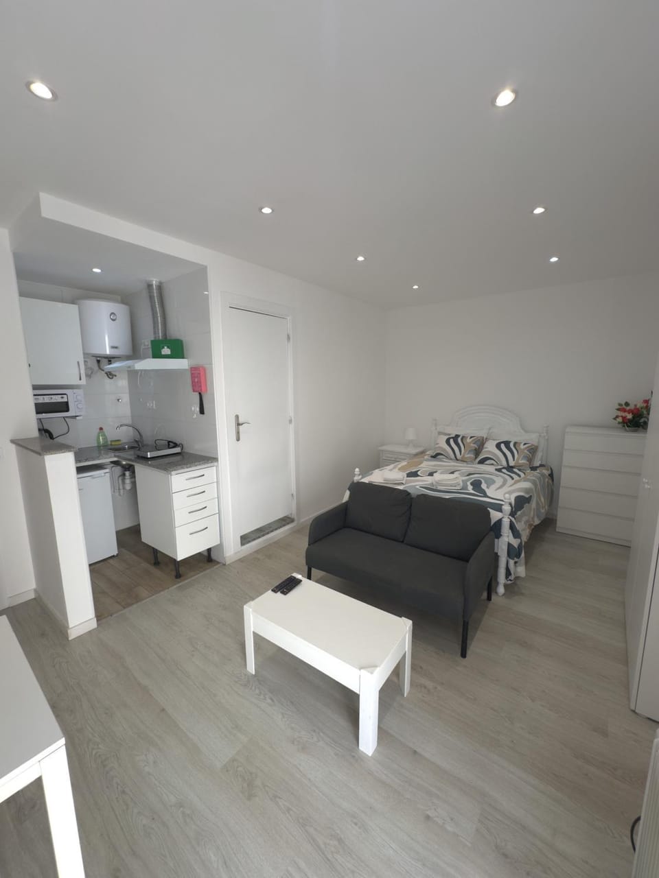 Kitchen or kitchenette, Bedroom