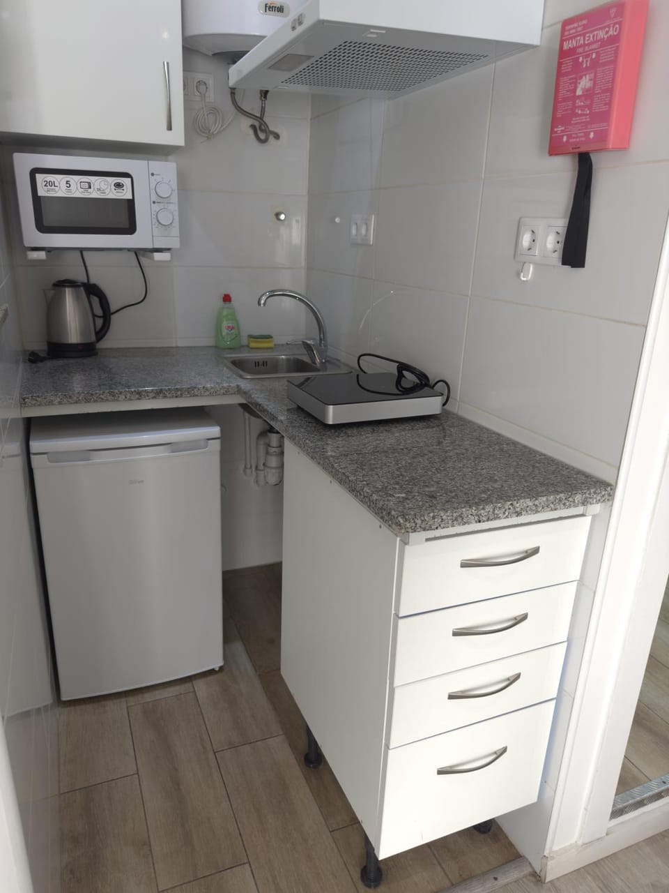 Kitchen or kitchenette