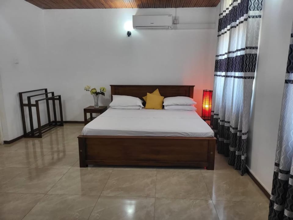Bed, Photo of the whole room, Bedroom, air conditioner