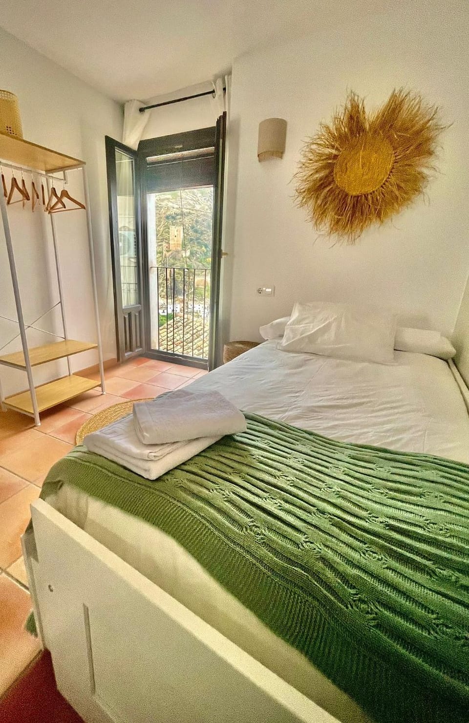 Bedroom, Mountain view