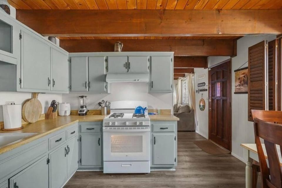 The BlueBird Retreat, Jacuzzi, BBQ House in Southern California
