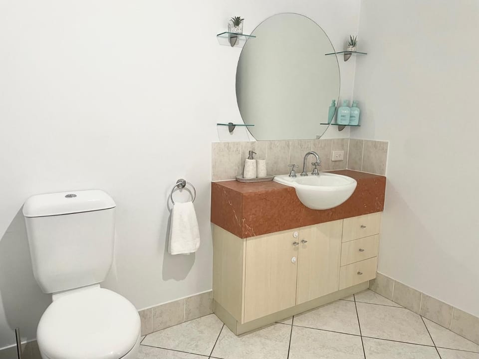 Toilet, Bathroom, towels