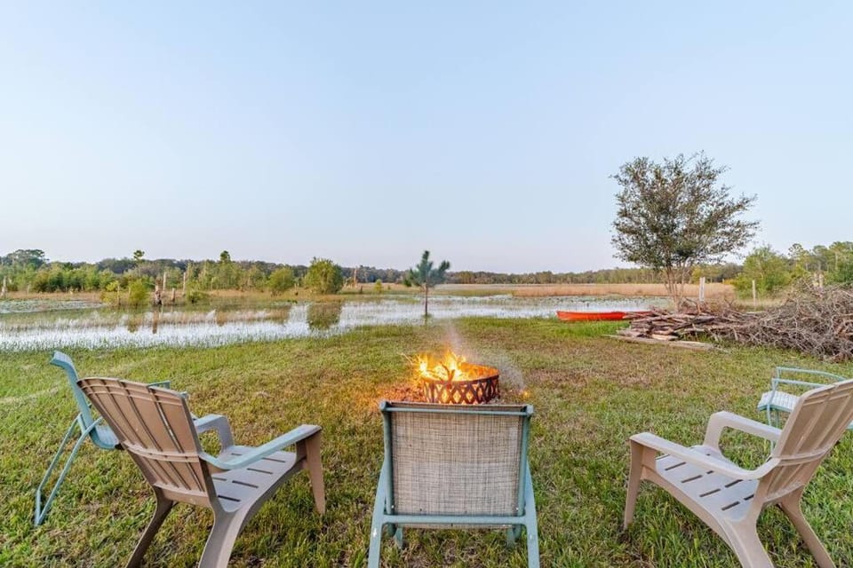 Shaanti Living Cozy Private Camper 1 House in Florida