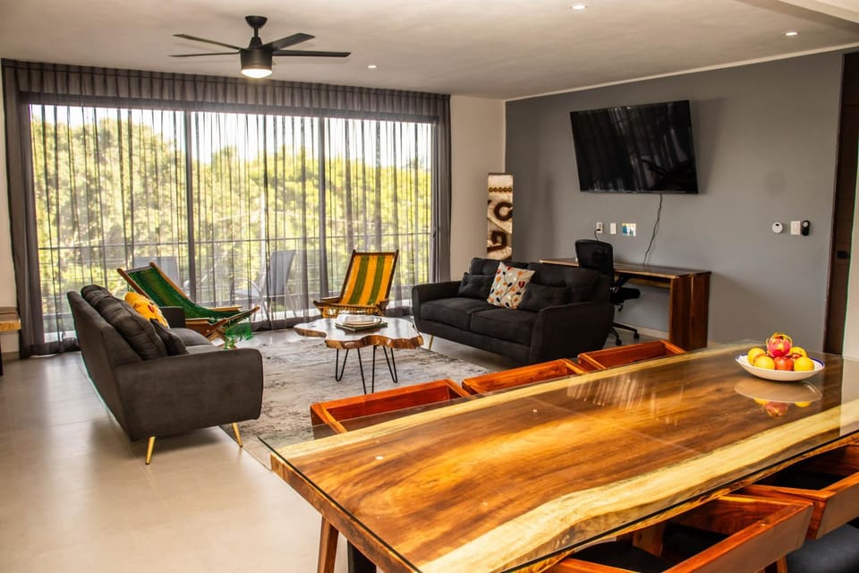 Communal lounge/ TV room, Living room, Dining area