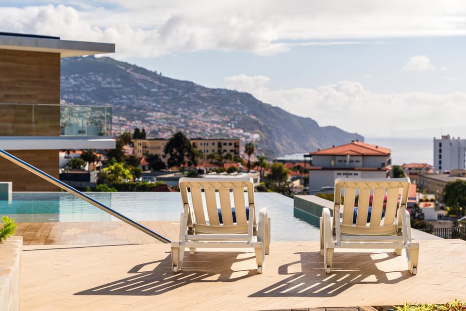 Property building, Patio, Day, Natural landscape, Mountain view, Pool view, Swimming pool, sunbed