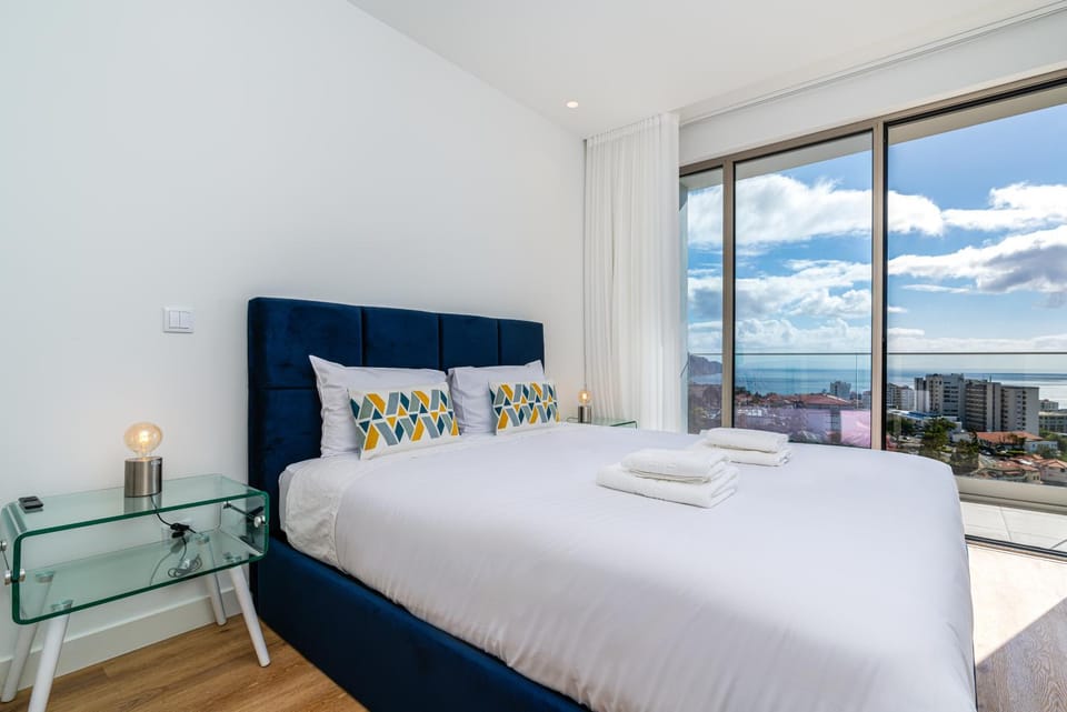 Bed, Natural landscape, View (from property/room), Balcony/Terrace, Photo of the whole room, Bedroom, Sea view