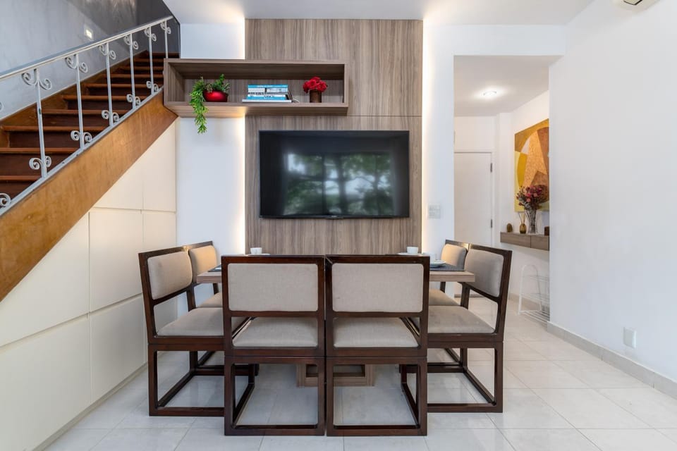 TV and multimedia, Living room, Seating area, Dining area
